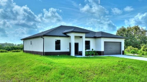 422 Progress Ave, Lehigh Acres FL 33974-0459 exterior