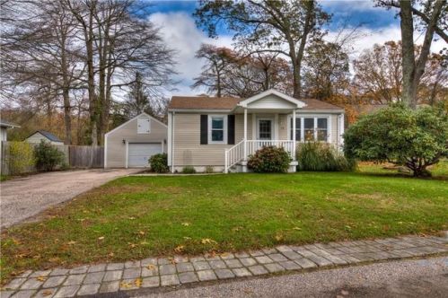 15 Buttonbush Trl, South Kingstown RI  02874-2385 exterior