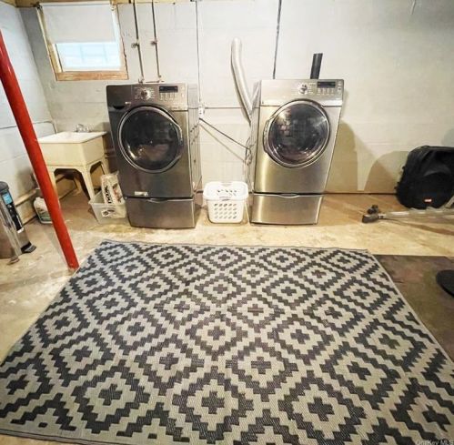 76-38 85th Dr, Jamaica NY  11421-1008 exterior