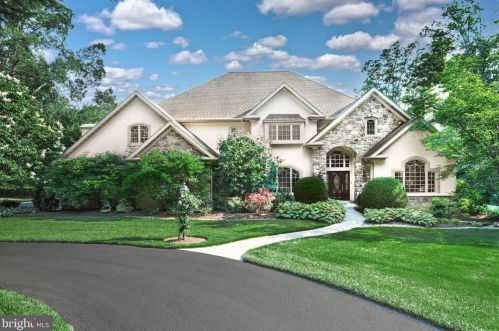 1962 Youngs Rd, Hanover, PA 17331-7992