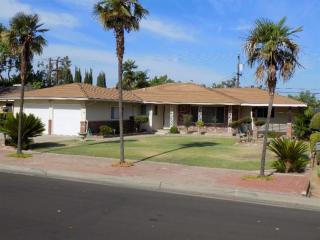 5667 5th St, Fresno, CA 93710-6322