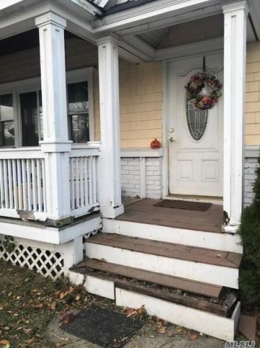 1364 5th Ave, Bayshore, NY 11706-4106