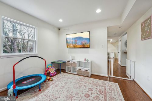 13226 Nickleson Dr, Woodbridge VA  22193-4123 exterior