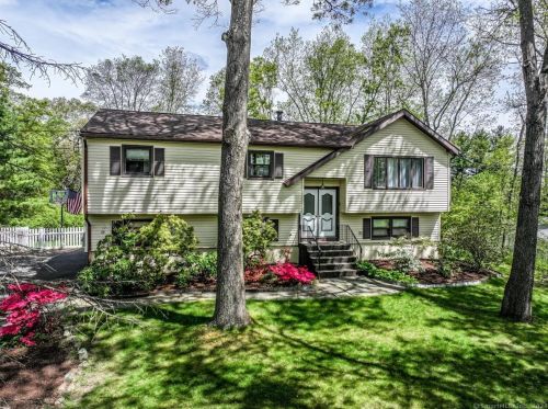17 Charcoal Ridge Rd, Danbury, CT 06811-2912