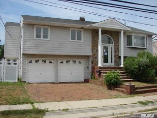 3776 Carrel Blvd, Rockville Centre, NY 11572-5969