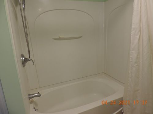 43 Stonegate Ln, Derry NH  03038-2566 exterior