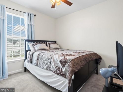 11740 Batley Pl, Woodbridge VA  22192-8403 exterior