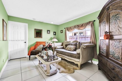 1035 36 Pl, Hialeah FL 33012-4929 exterior