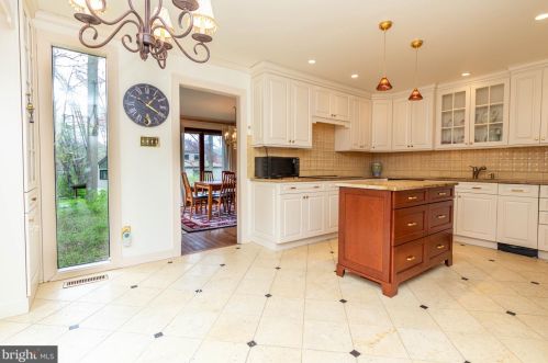 1006 Gwilym Cir, Berwyn PA  19312-2237 exterior