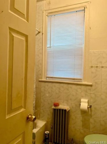 18 Monroe St, Mount Vernon NY  10550-3663 exterior