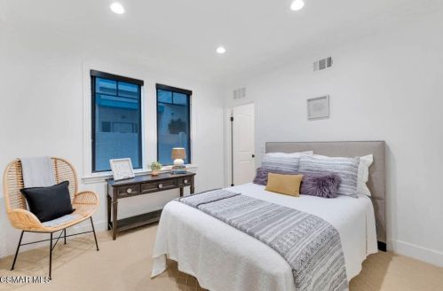 820 Mandalay Bch Rd, Oxnard CA 93035-1078 exterior