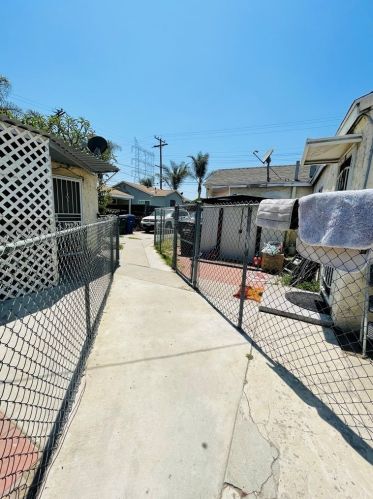 7822 Bell Gardens Ave, Bell CA  90201-5407 exterior