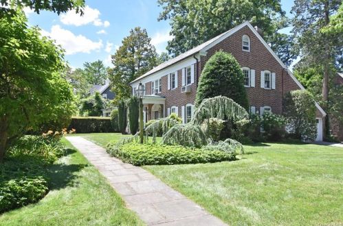 15 Bon Mar Rd, New Rochelle, NY 10803-2947