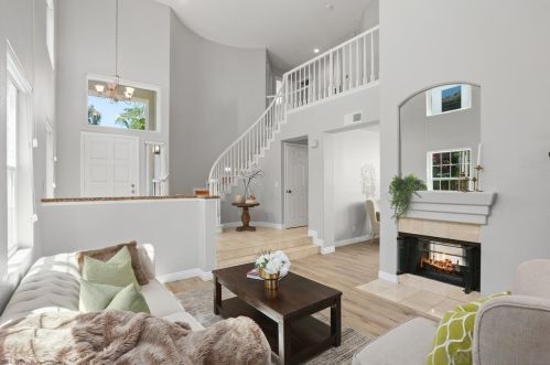 4325 Corte De La Fonda, San Diego CA  92130-2126 exterior