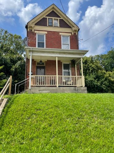 3173 Beekman St, Cincinnati, OH 45225-1203