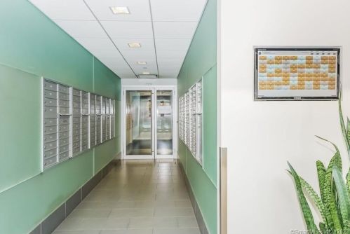 127 Greyrock Pl, Stamford CT  06901-3100 exterior