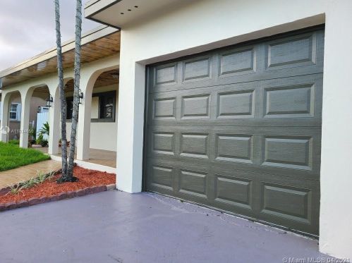 850 50th Pl, Hialeah FL  33012-3420 exterior