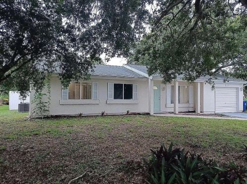 2425 6th Rd, Vero Beach, FL 32962-8157