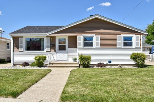 7830 32nd Ave, Kenosha, WI 53142-4622