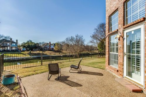 402 Old York Rd, Irving TX 75063-4248 exterior