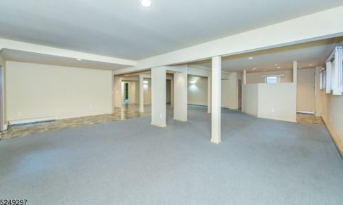 5 Round Hill Ter, Kinnelon NJ  07405-3217 exterior