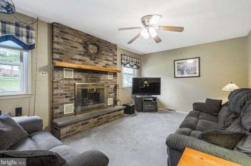 5 Pinyon Pine Cir, Wilmington DE  19808-1008 exterior