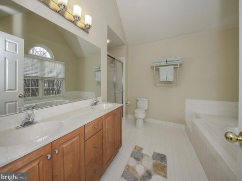 167 Meadow View Ln, Lansdale PA  19446-5930 exterior