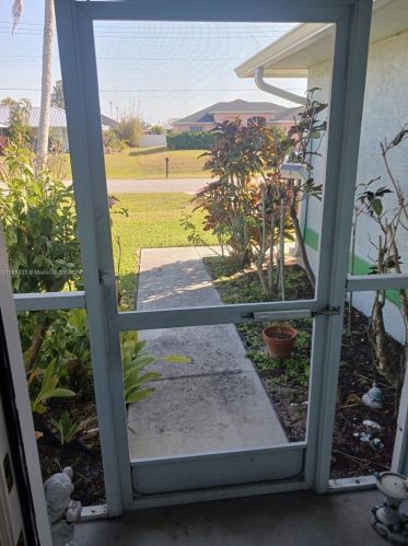 1615 25th Ter, Cape Coral, FL 33914-4034