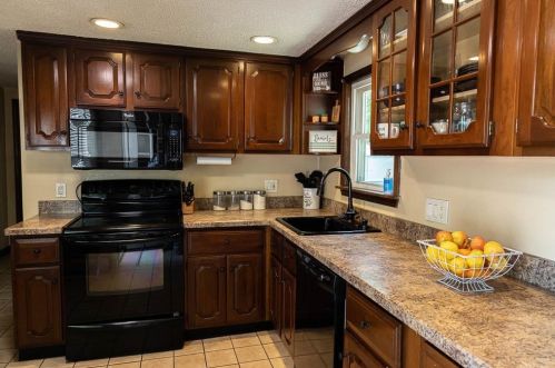 19 Atkinson Rd, Salem, NH 03079-1803
