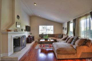 910 Mountain View Ave, Petaluma, CA 94952-4837