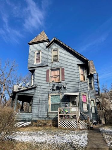 327 Crescent Ave, New Castle, PA 16101-3654