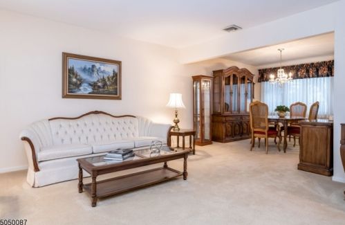 265 Hillcrest Rd, Ridgewood NJ  07450-2435 exterior