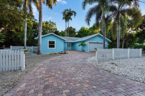 694 Dolphin Ave, Key Largo, FL 33037-4742