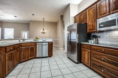 1350 Old Orch Ln, Lewisville TX 75067-5065 exterior