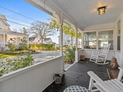 51 9th Ave, Warwick RI  02886-8349 exterior