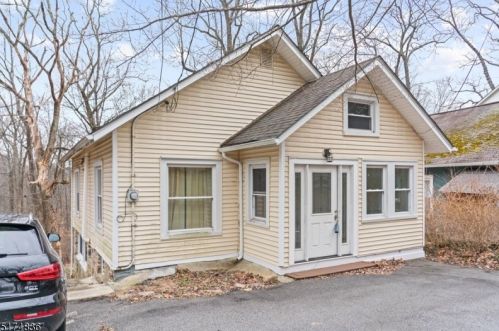 144 Fairview Ave, High Bridge, NJ 08829-1213
