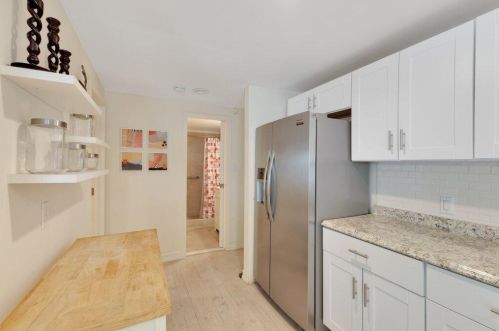 70 Santa Monica St, Palm Springs CA  92264-5257 exterior