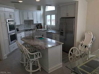 661 Atlantic Ave, Virginia Beach VA  23451-3640 exterior