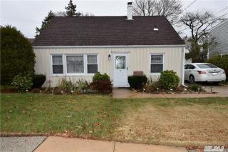 322 Stewart Ave, Bethpage, NY 11714-5329