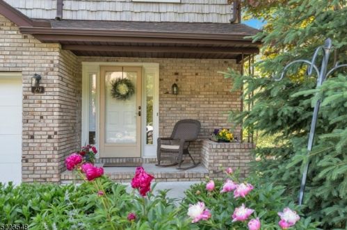 29 Averell Dr, Greystone Park, NJ 07950-1946