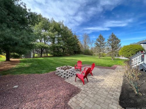 59 Tavern Cir, Middletown CT 06457-1563 exterior