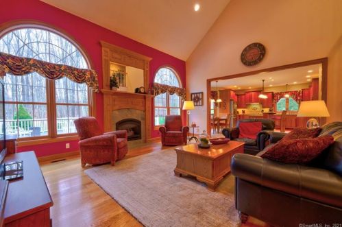 216 Watch Hill Rd, Kensington CT  06037-3657 exterior