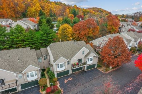 8 Four Oaks Rd, Bedminster NJ  07921-2054 exterior