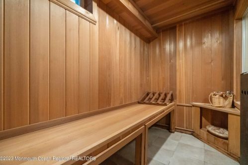 40 Wilson Ave, Morganville NJ  07751-9786 exterior