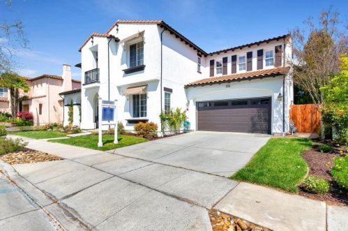 2420 Club Dr, Gilroy, CA 95020-3016