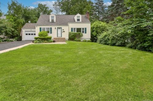35 Pilgrim Dr, Rye Brook, NY 10573-2301