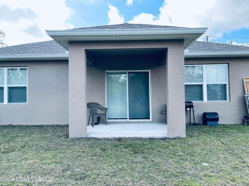 898 Riviera Ave, Sebastian FL  32958-5162 exterior