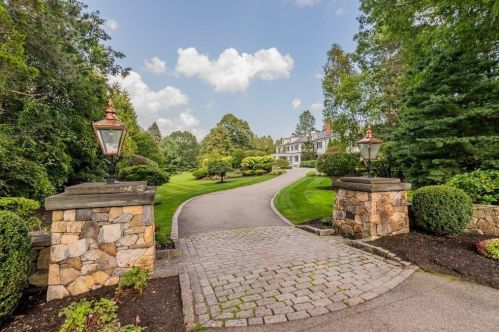 15 Mansion Dr, Topsfield, MA 01983-1109
