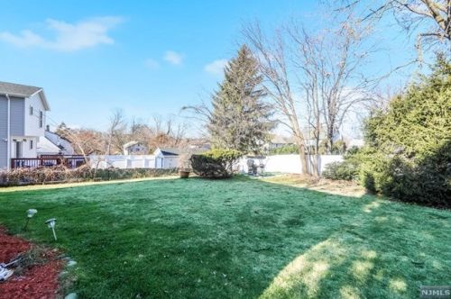 525 Oritani Pl, Teaneck NJ  07666-1637 exterior