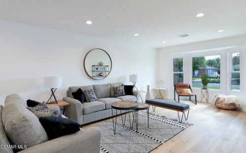 14363 Collins St, Van Nuys CA 91316-1030 exterior